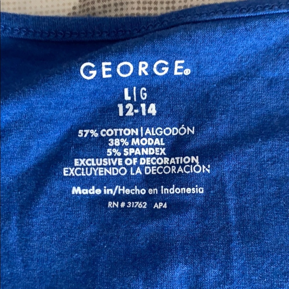 Blue shirt! - Picture 2 of 3